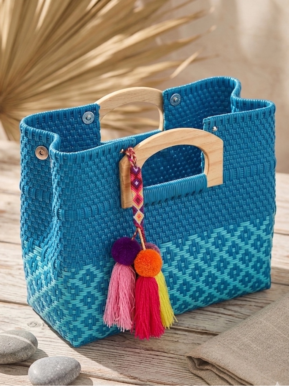 La Adriana Woven Recycled Plastic Market Tote Bag Blue Wooden Handle Boho Tassel